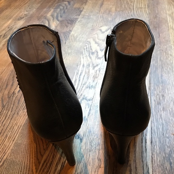 Vince Camuto Peep Toe Heels - Picture 3 of 4